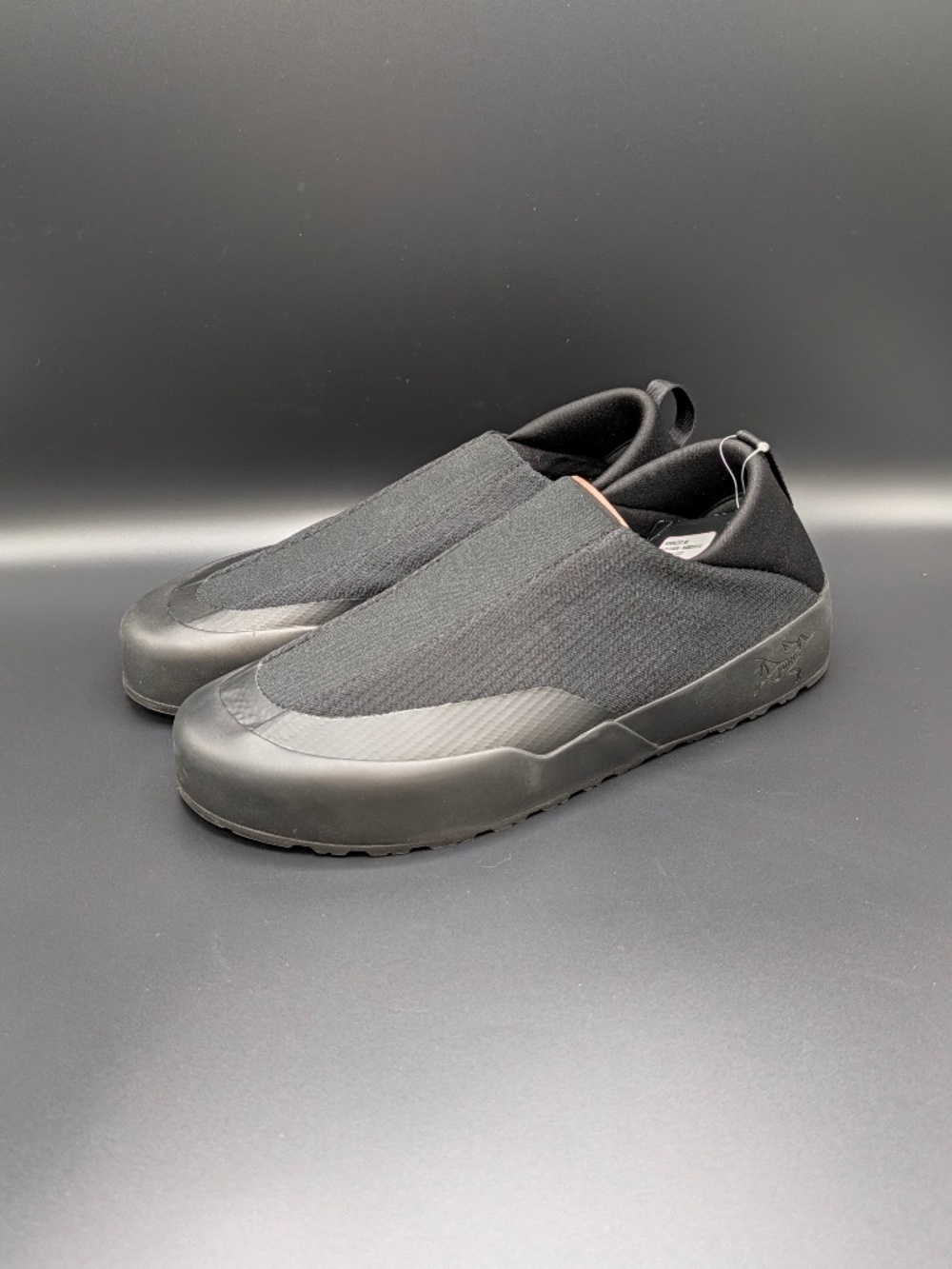 ARCTERYX Kragg Mens 10 Black Slip On Climbing Recovery Approach Shoes Vibram NEW
